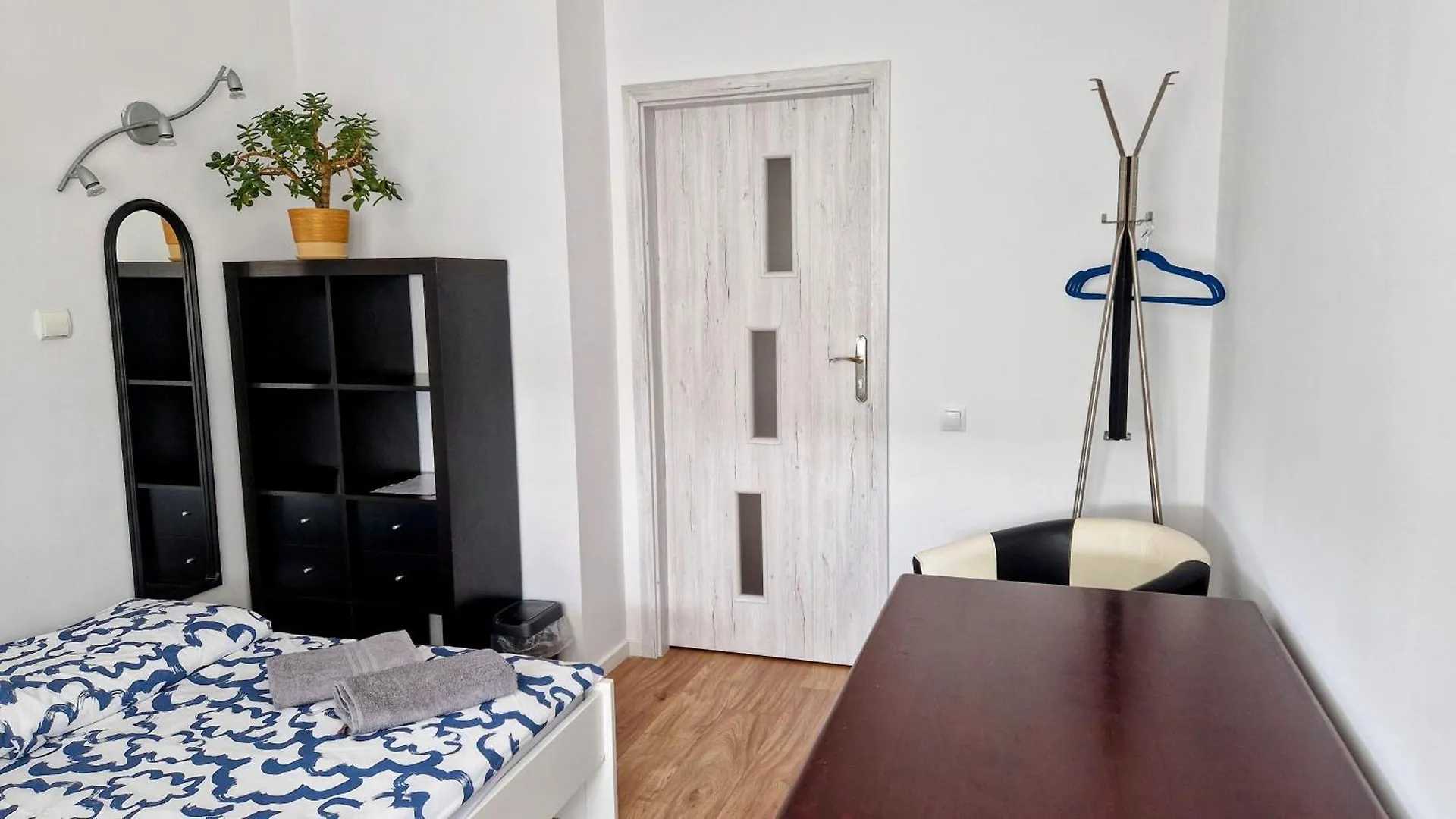 Hostel Meander Natolin Pokoje Blisko Metra Warszawa